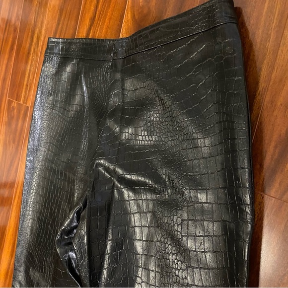 Currants Black Croc-Embossed Flare Pants size 7 - Picture 9 of 9